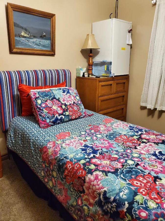Clinton TownshipHampton Houseアパートメント エクステリア 写真